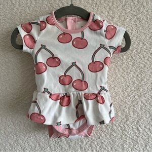 Monica + Andy Baby Girl Cherries Organic Cotton Bodysuit W Skirt Size 0-3 Months